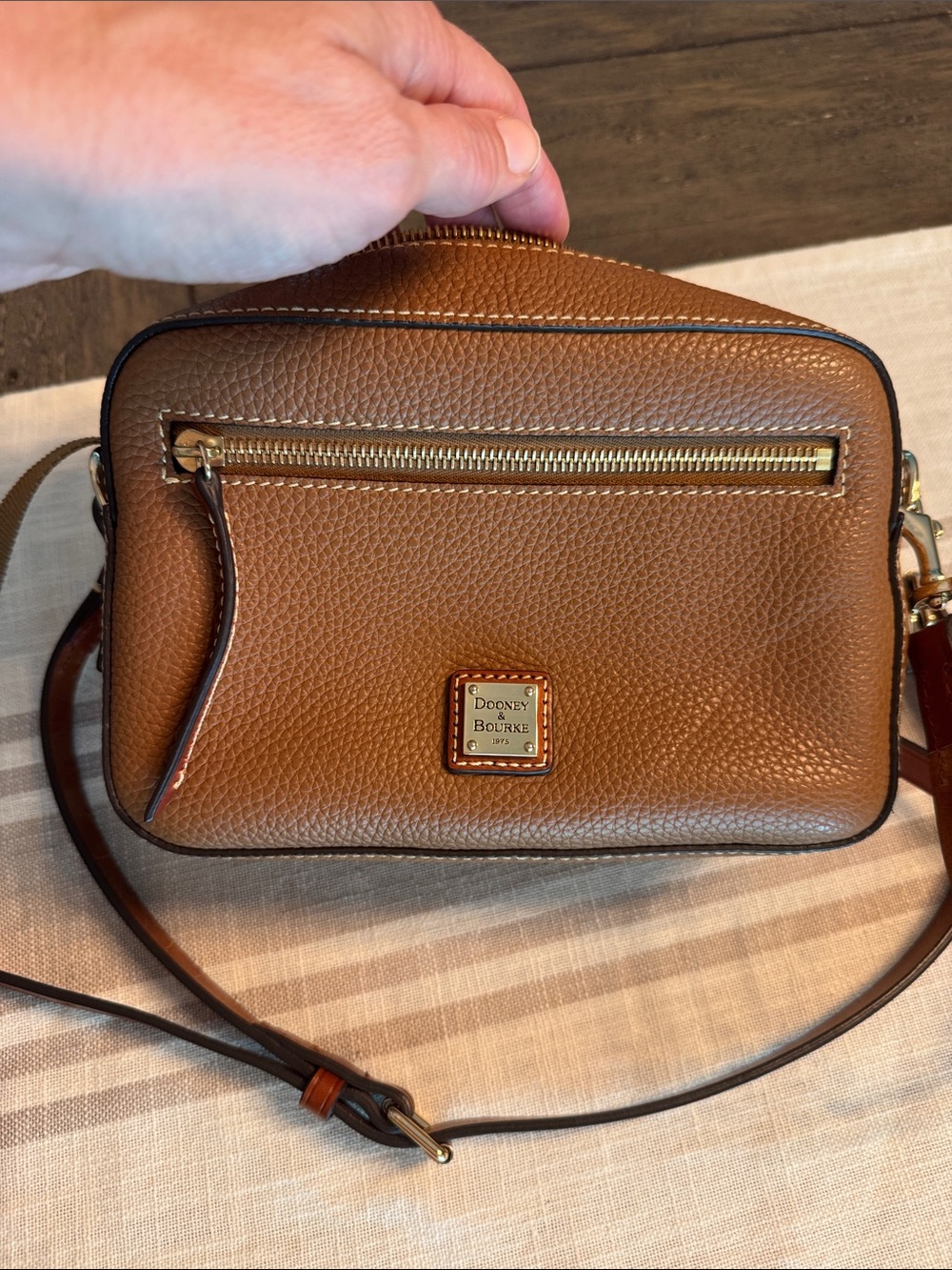 Dooney and Bourke Pebbled Leather Camera Bag Crossbody Tan - Picture 8 of 12